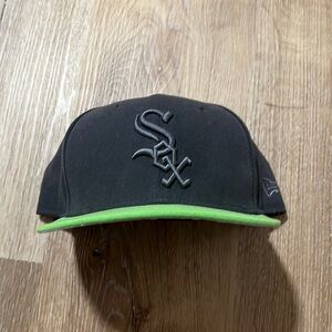 New Era 59Fifty Chicago White Sox hat. Size 7 3/8.